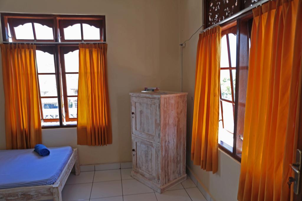 Hotel Surfers House Kuta Lombok Habitación foto